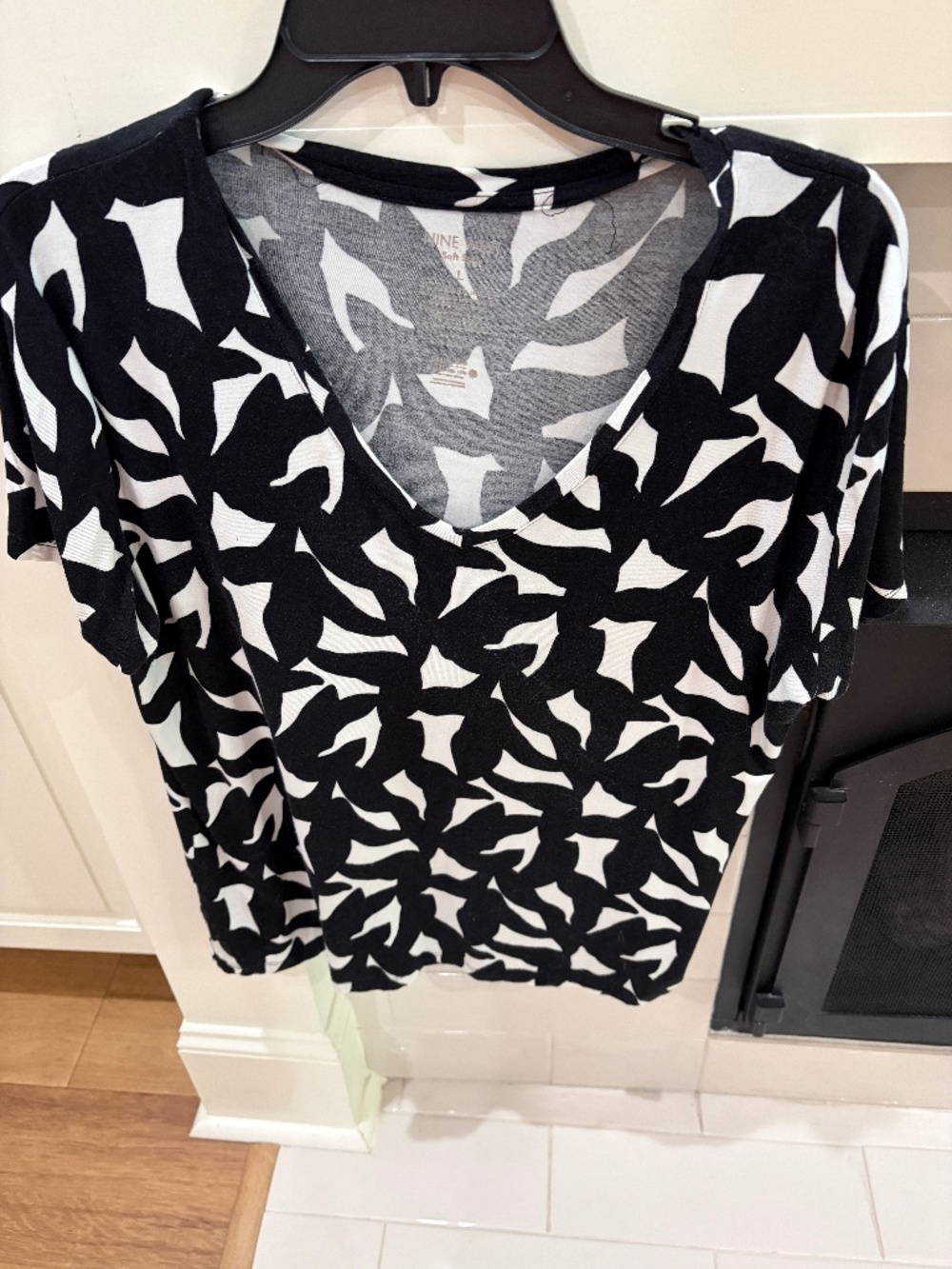 Nine West black and white v-neck top size large